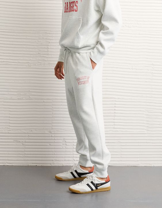 AE 24/7 Wisconsin Badgers Graphic Jogger