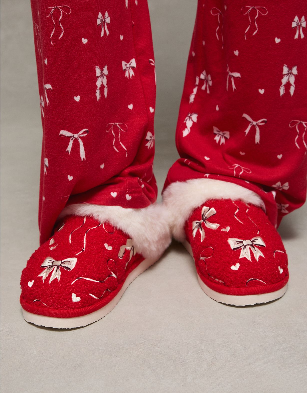 AE Holiday Bows Scuff Slipper